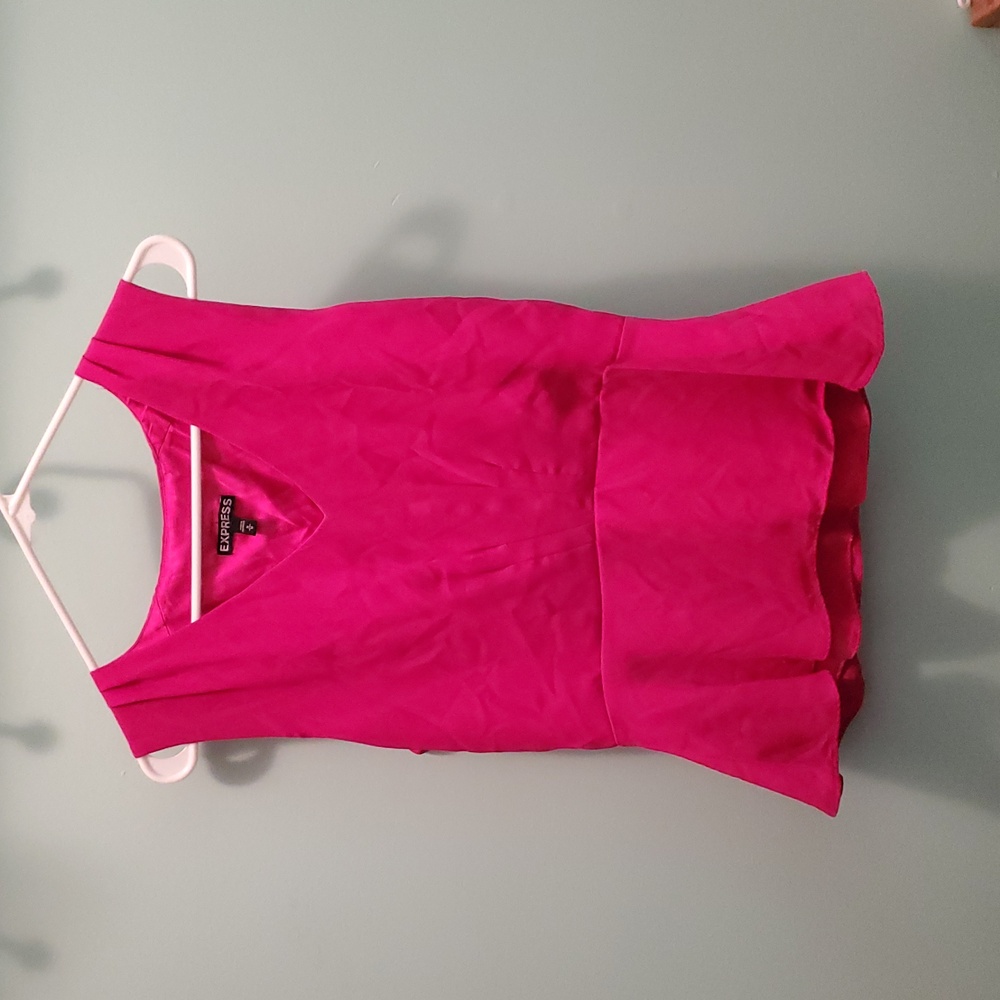 Express Medium magenta peplum sleeveless blouse